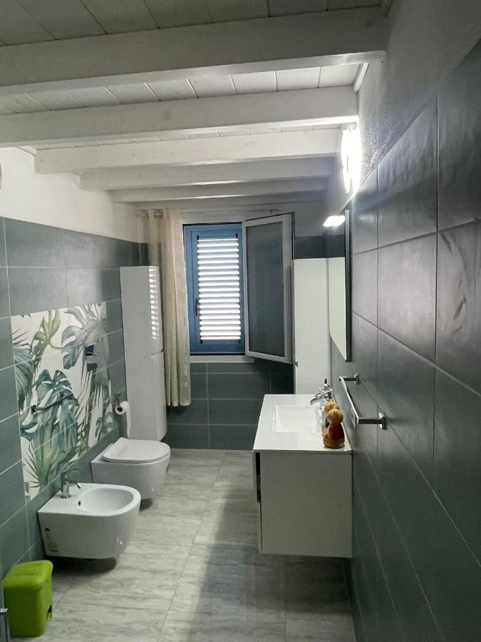 La Perla Del Mare 2 Acomodação com café da manhã La Caletta Exterior foto