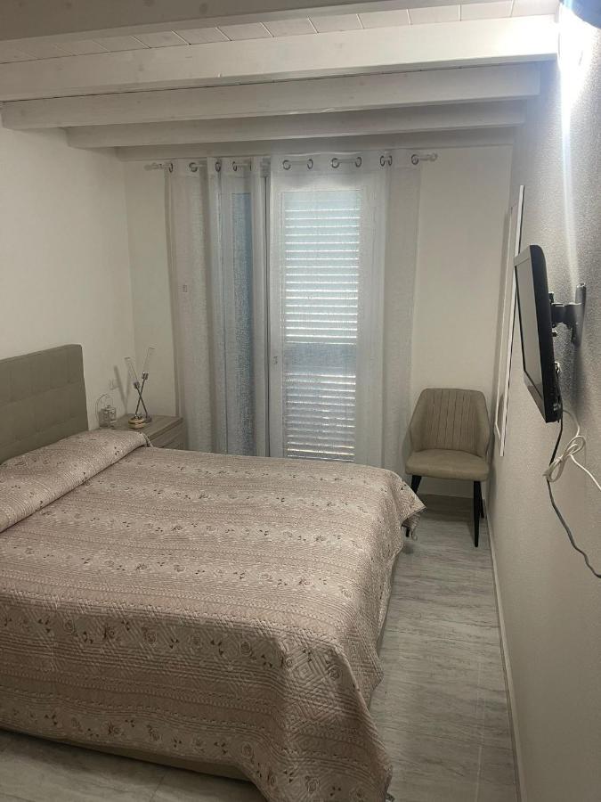 La Perla Del Mare 2 Acomodação com café da manhã La Caletta Exterior foto