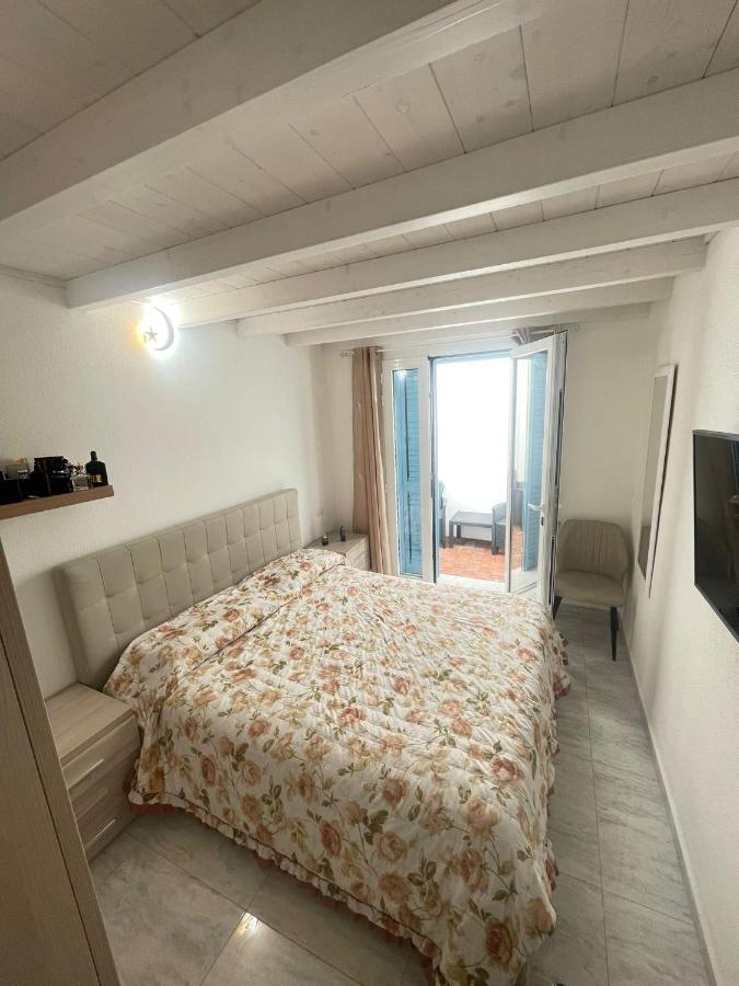 La Perla Del Mare 2 Acomodação com café da manhã La Caletta Exterior foto